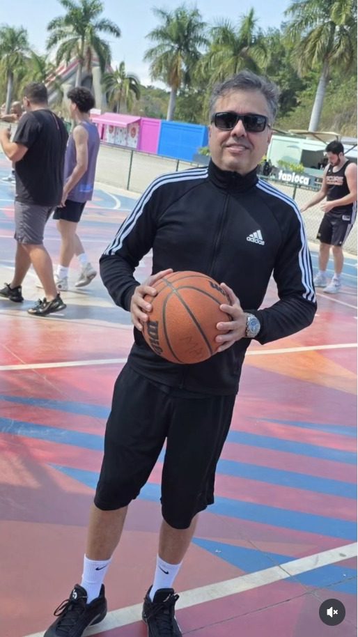 Com a bola de basquete na quadra, em agosto de 2025